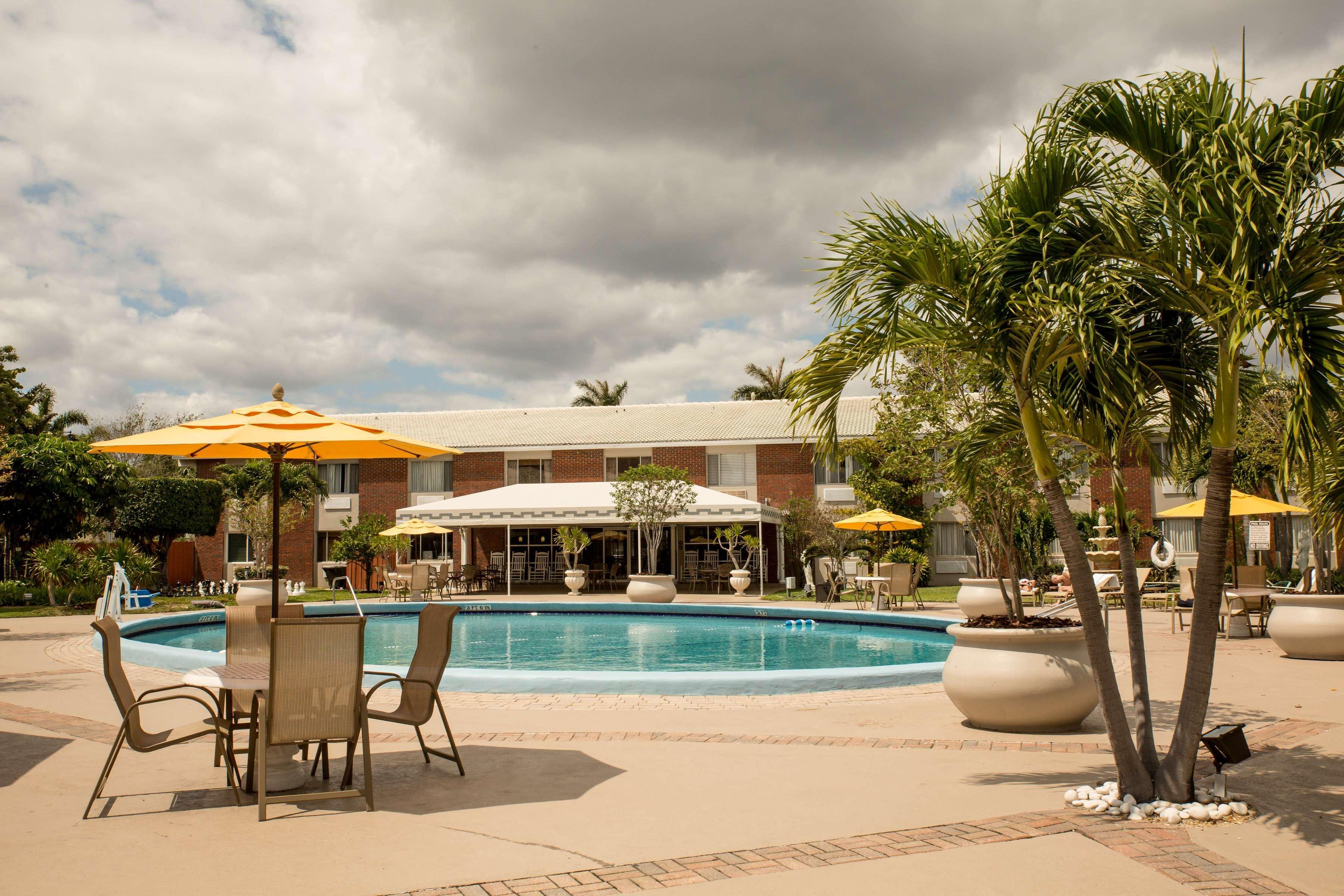 וסט פאלם ביץ' Best Western Palm Beach Lakes מראה חיצוני תמונה