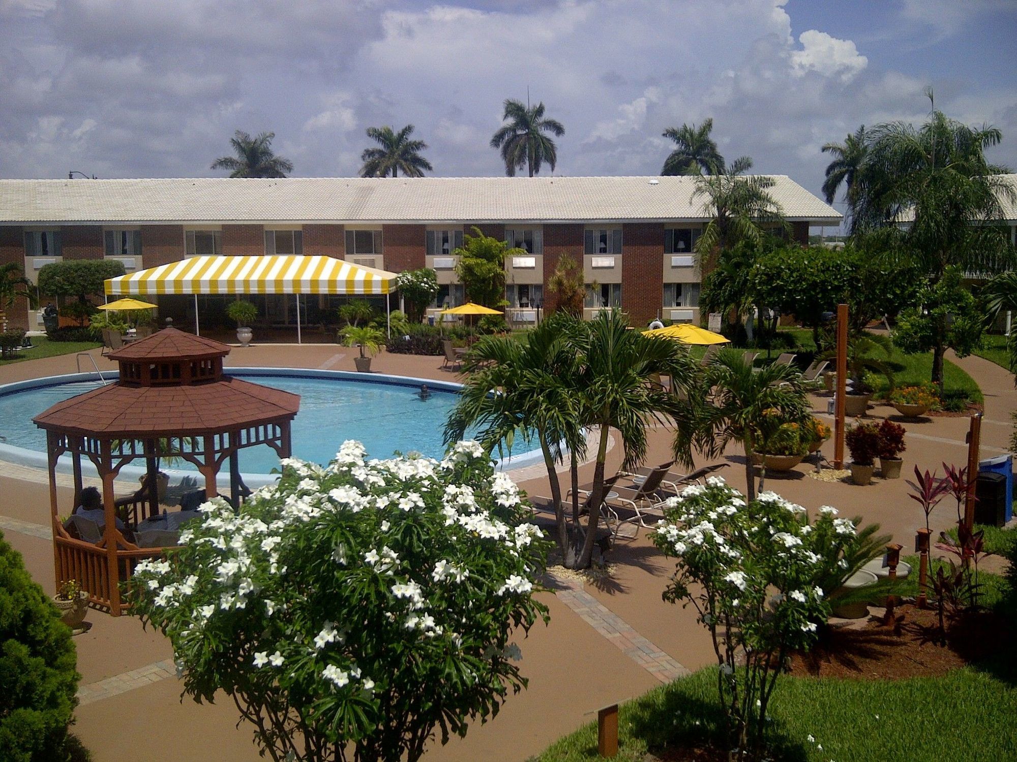 וסט פאלם ביץ' Best Western Palm Beach Lakes מראה חיצוני תמונה