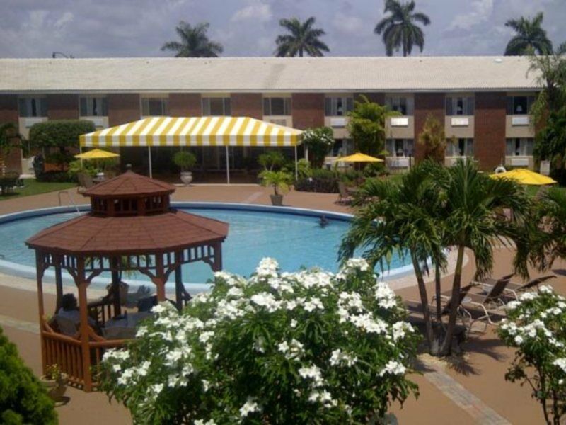 וסט פאלם ביץ' Best Western Palm Beach Lakes מראה חיצוני תמונה